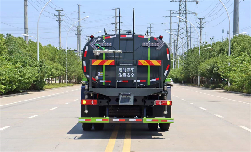 東風(fēng)專底15方灑水車價(jià)格實(shí)惠