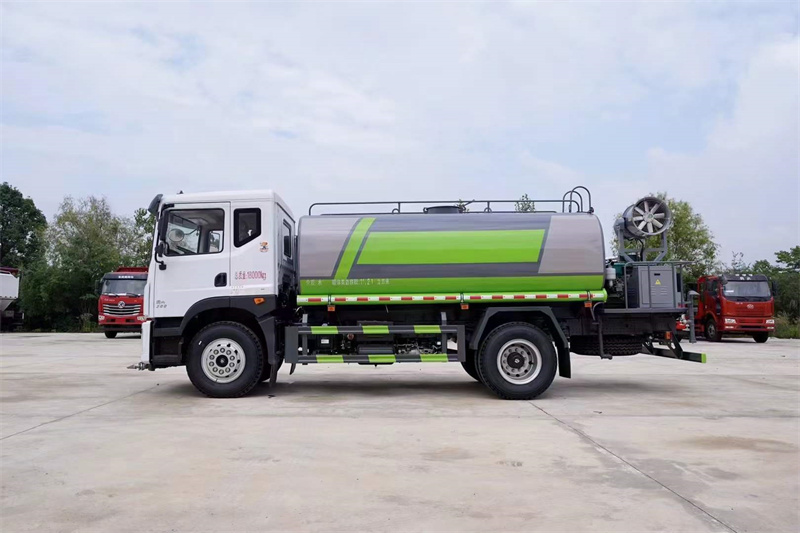 東風(fēng)多功能抑塵車大量現(xiàn)車