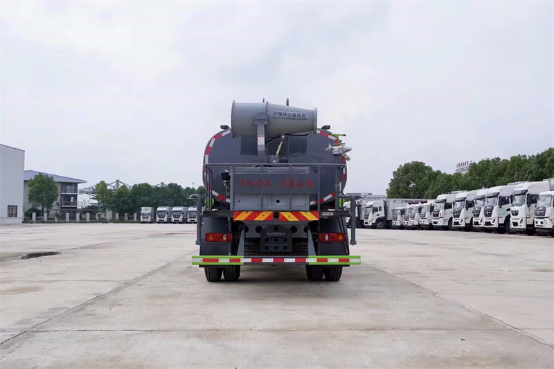 東風(fēng)多功能抑塵車大量現(xiàn)車