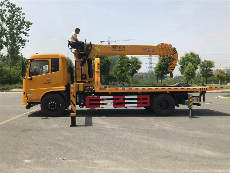 東風天錦清障車帶吊質(zhì)量