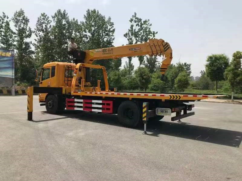 東風天錦清障車帶吊質(zhì)量