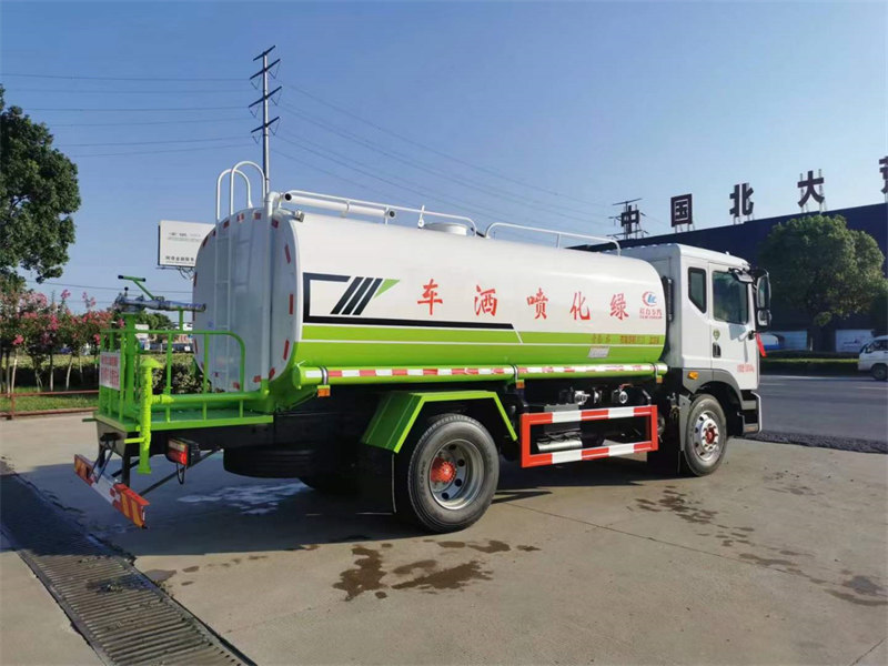 12方灑水車大量現(xiàn)車