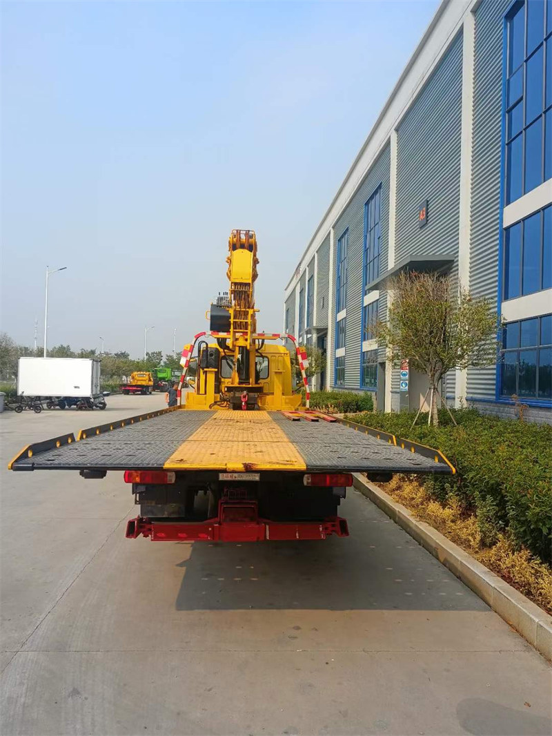 龍V一拖二帶吊清障車5700軸距