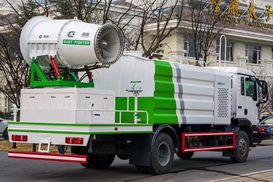 國(guó)六重汽汕德卡多功能抑塵車