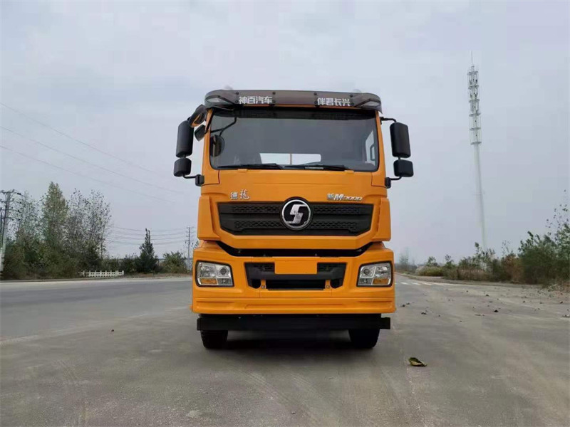 陜汽8X4平板運(yùn)輸車(chē)豪華駕駛室