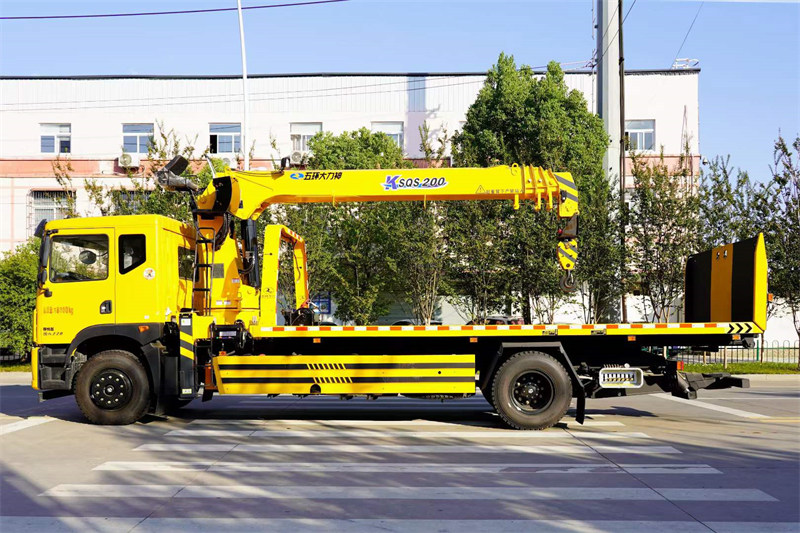 東風(fēng)華神帶吊清障車現(xiàn)車