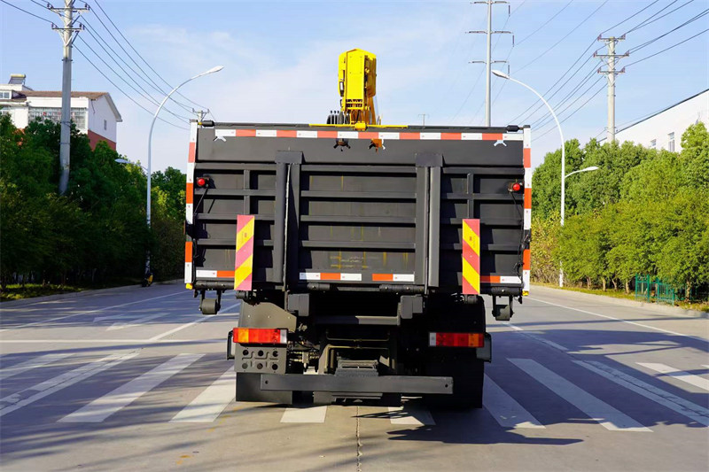 東風(fēng)華神帶吊清障車現(xiàn)車