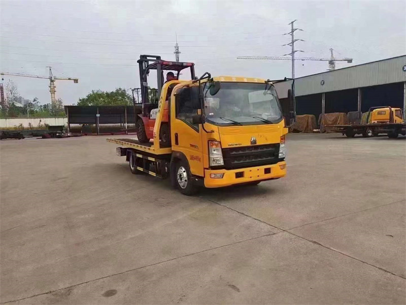 藍(lán)牌豪沃清障車新規(guī)上裝