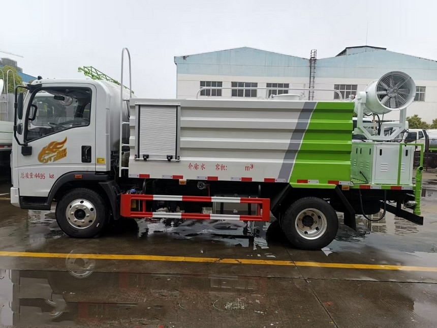 重汽豪曼抑塵車現(xiàn)車
