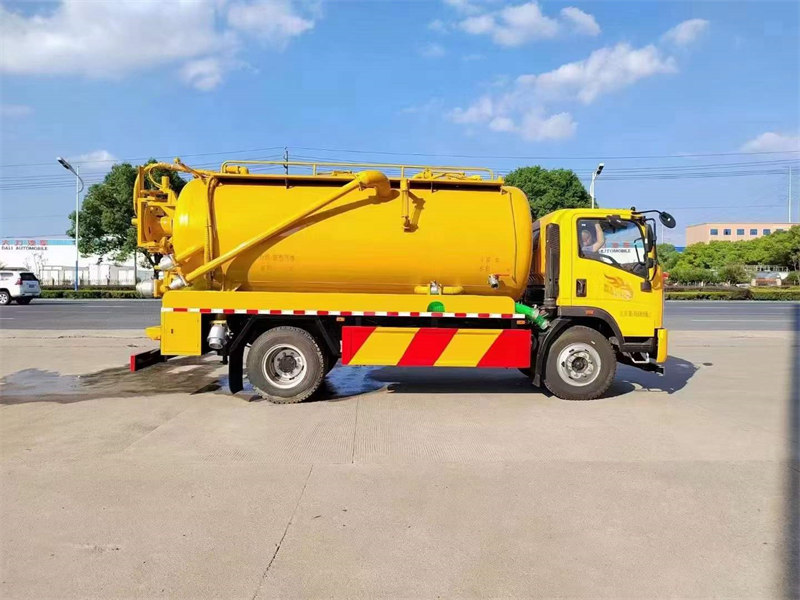 新款10方清?洗吸污車重汽出品