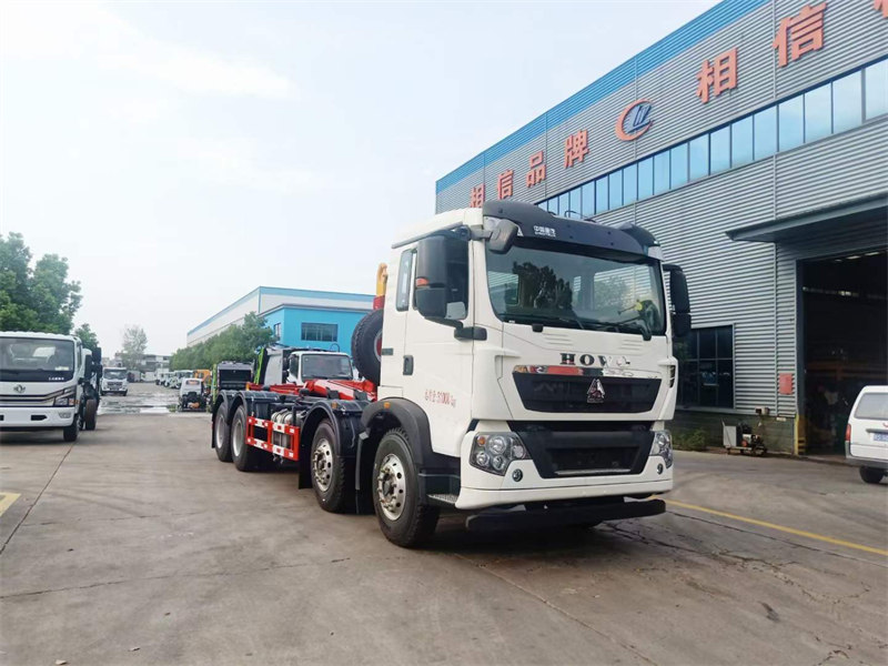 重汽前四后八鉤臂垃圾車(chē)優(yōu)惠報(bào)價(jià)