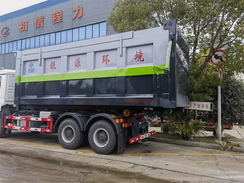 重汽前四后八鉤臂垃圾車(chē)優(yōu)惠報(bào)價(jià)