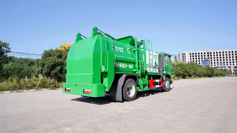 多利卡8方餐廚垃圾車現(xiàn)車特價(jià)出售