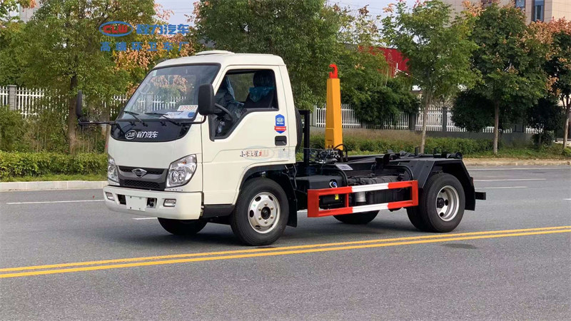 小型勾臂垃圾車柴油機(jī)藍(lán)牌