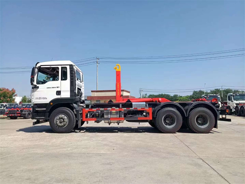 重汽后雙橋勾臂垃圾車(chē)優(yōu)惠