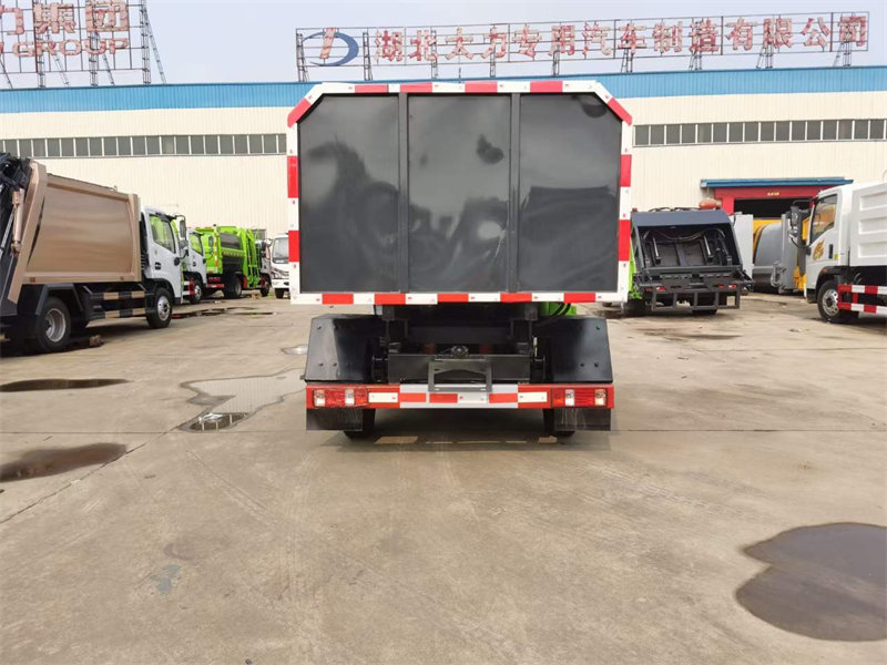 國六藍(lán)牌自裝卸式垃圾車經(jīng)濟(jì)實(shí)用