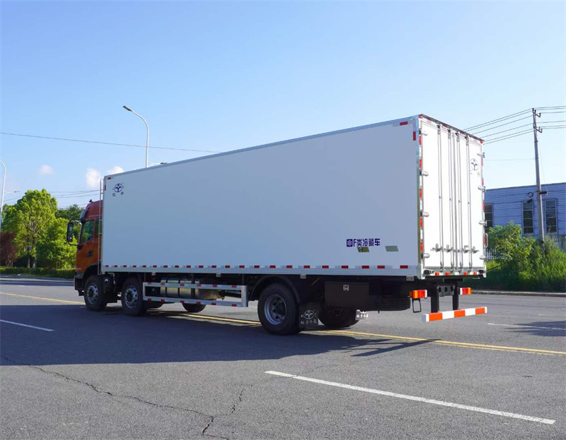 高頂三臥冷藏車(chē)火爆熱銷(xiāo)