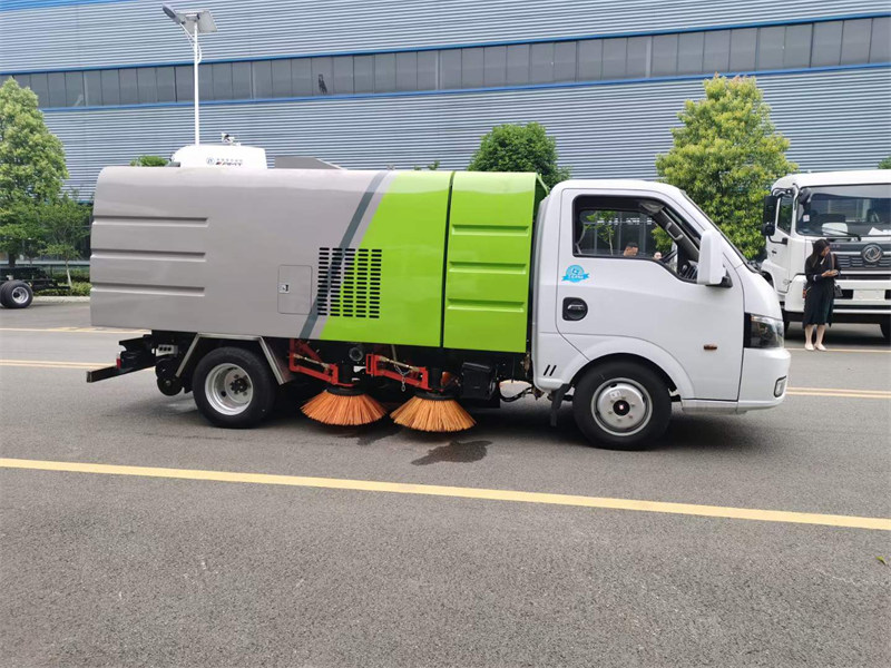 2.5方東風(fēng)途逸純電動掃路車價格