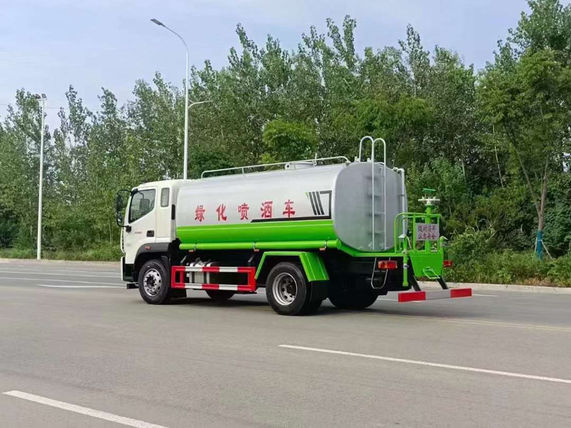 福田領(lǐng)航ES7寬體綠化噴灑車性價之王