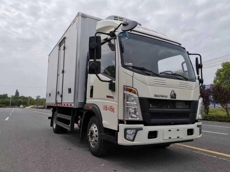 國(guó)六豪沃悍將4米2冷藏車