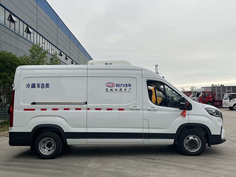 大通自動(dòng)擋面包冷藏車(chē)后雙胎設(shè)計(jì)