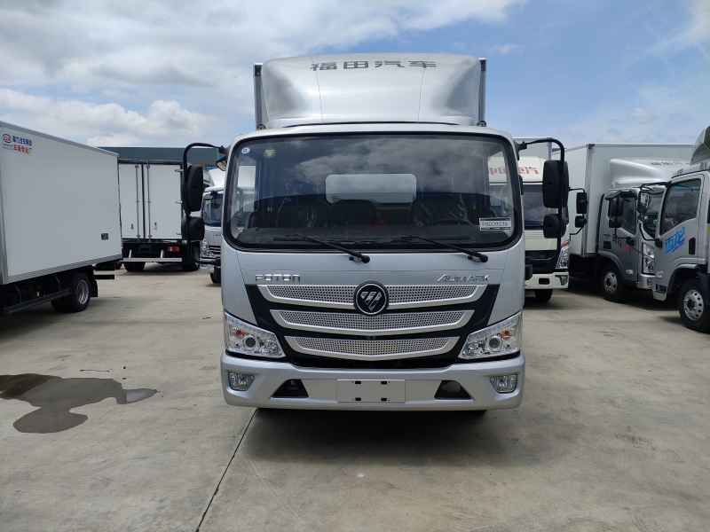 帶臥鋪的藍(lán)牌冷藏車多少錢