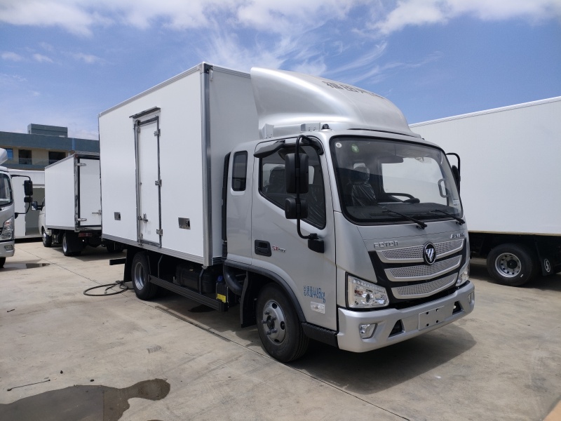 帶臥鋪的藍(lán)牌冷藏車多少錢