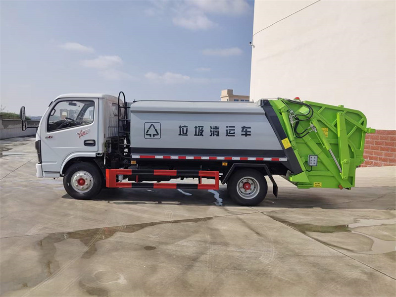 4方后裝壓縮式垃圾車藍(lán)牌的多少錢(qián)