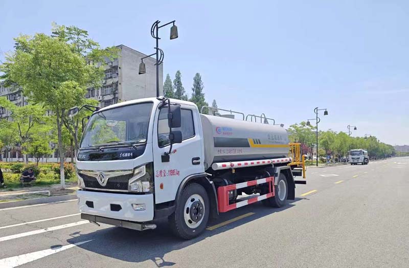 東風福瑞卡灑水車現(xiàn)車出售