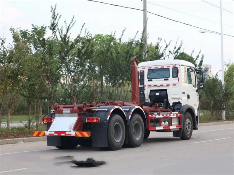 重汽豪沃勾臂垃圾車新款來襲