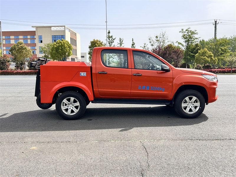 福田皮卡雙排清障車滿足新法規(guī)國(guó)六B