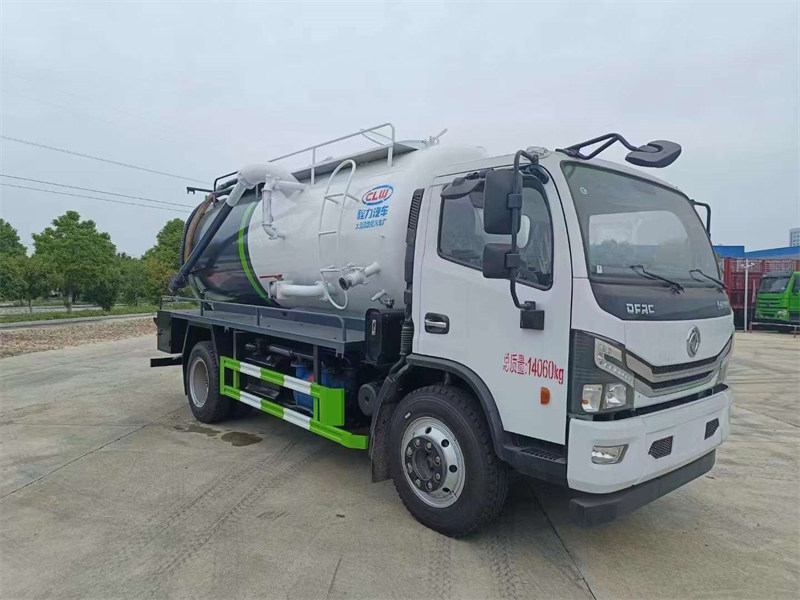 多利卡清洗吸污車重載版一體罐現(xiàn)車