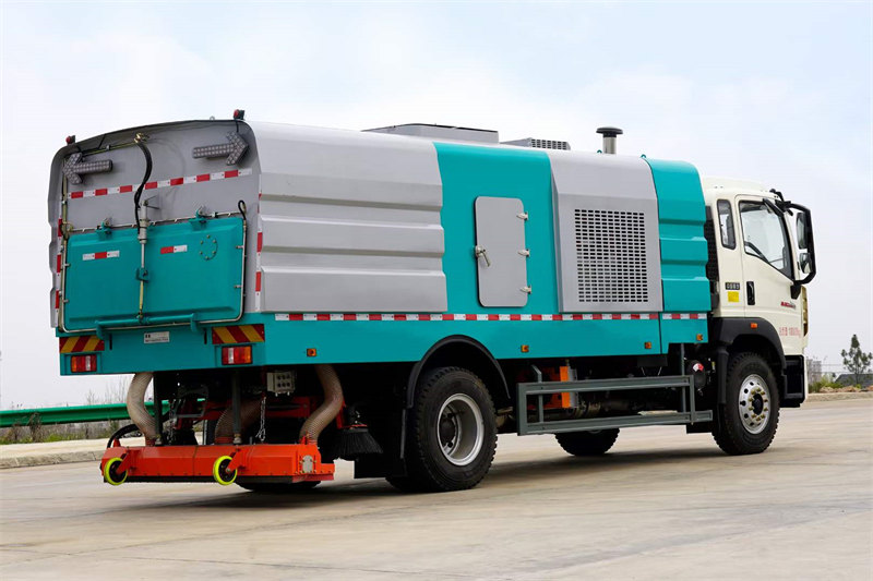 重汽豪沃G5X吸塵車廠家優(yōu)惠促銷