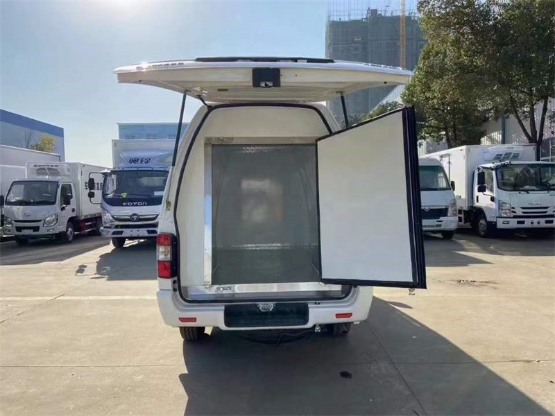 國六金旅面包冷藏車現(xiàn)車出售