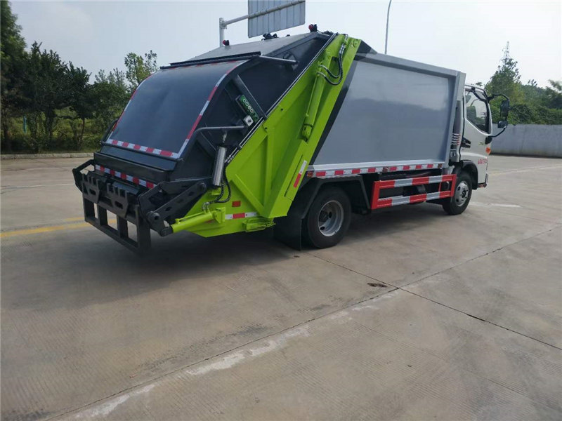 6方江準(zhǔn)駿鈴V3壓縮垃圾車云內(nèi)德威D25TCIF1省油