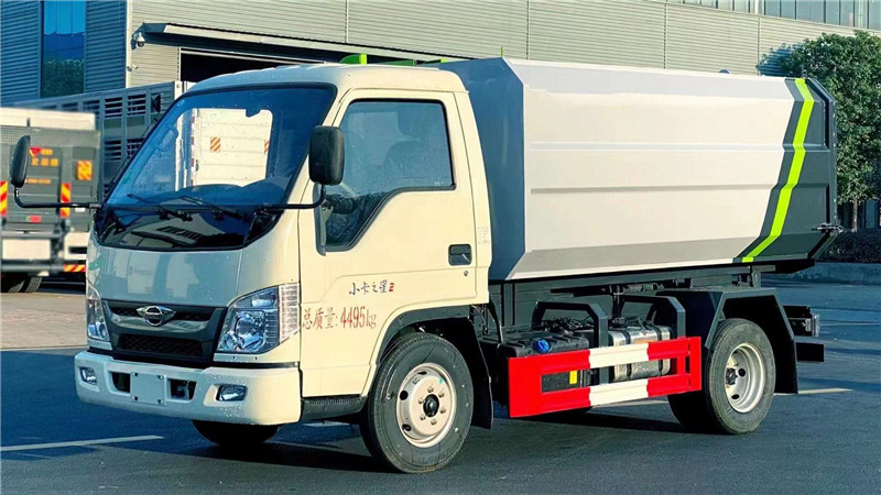 福田側(cè)裝掛桶垃圾車5檔變速箱6.00R15鋼絲胎