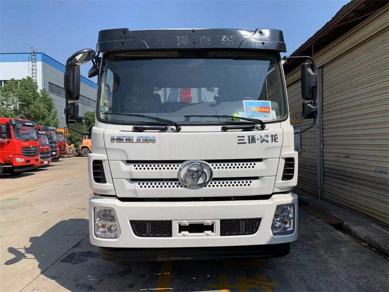 三環(huán)昊龍車廂可卸式垃圾車4700mm軸距熱賣中
