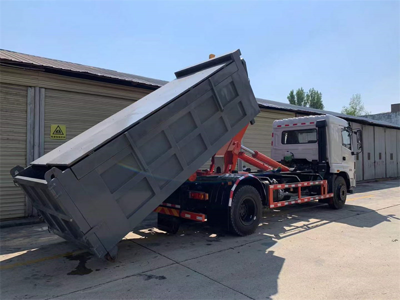 三環(huán)昊龍車廂可卸式垃圾車4700mm軸距熱賣中