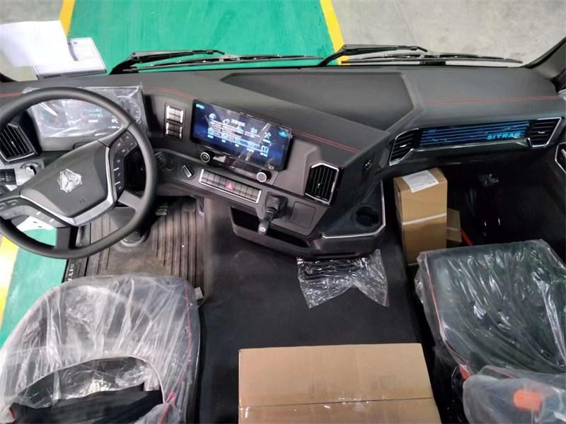 汕德卡新款G5S單橋6.8米冷藏車現(xiàn)車特價