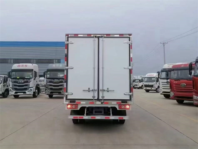 福田奧鈴玉兔3自動(dòng)擋寬體駕駛室冷藏車廠家報(bào)價(jià)實(shí)惠