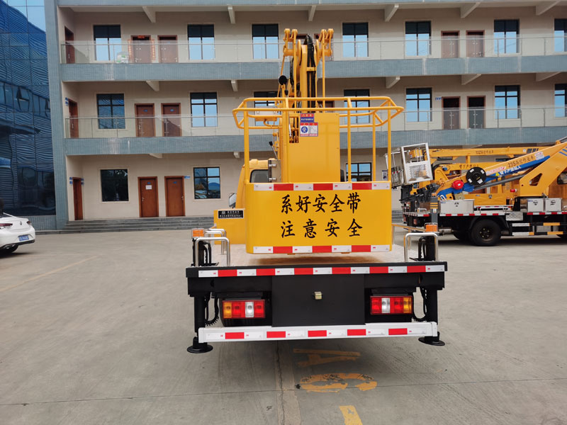 國六藍(lán)牌江鈴順達(dá)13米高空作業(yè)車