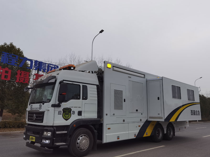 重汽汕德卡大型指揮車可滿足23人進(jìn)行視頻會(huì)議