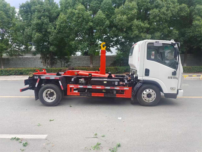 三環(huán)創(chuàng)客純電動勾臂垃圾車廠家報(bào)價(jià)