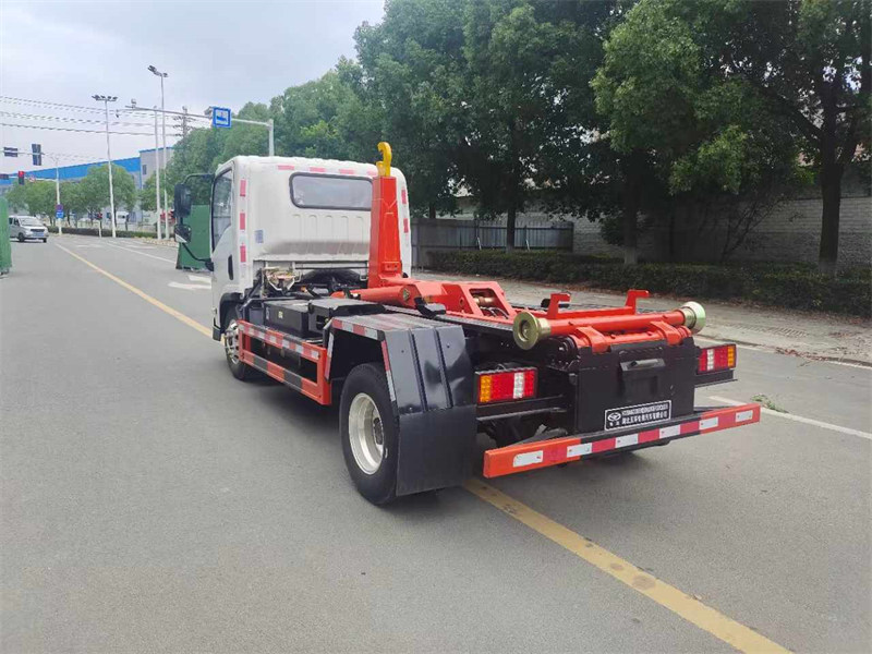 三環(huán)創(chuàng)客純電動勾臂垃圾車廠家報(bào)價(jià)
