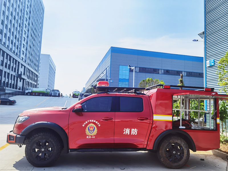 新型應(yīng)急發(fā)電搶險(xiǎn)救援車輛-長城炮通訊指揮消防車