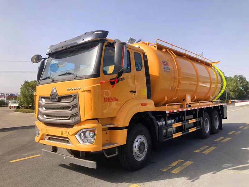 重汽豪沃24立方重載版清洗吸污車