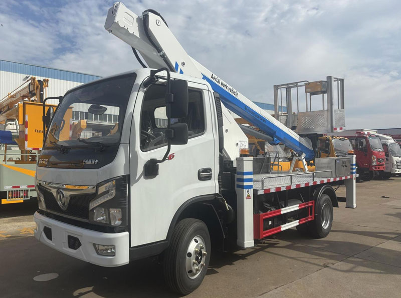 程力華鑫東風福瑞卡出口18米直臂高空作業(yè)車