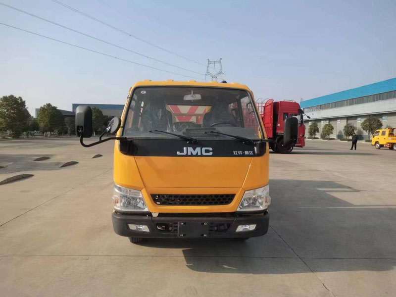 江鈴順達(dá)5041二次翻轉(zhuǎn)防撞緩沖車