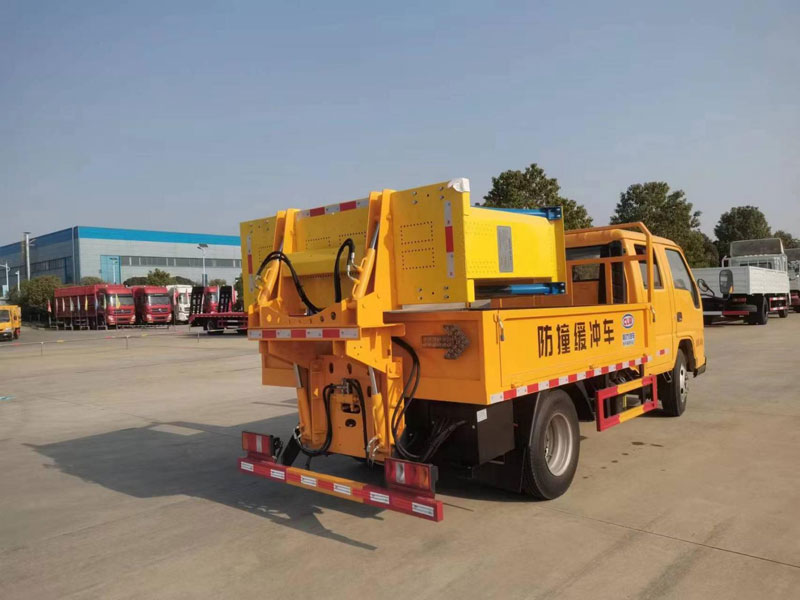 江鈴順達(dá)5041二次翻轉(zhuǎn)防撞緩沖車