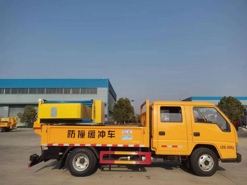 江鈴順達(dá)5041二次翻轉(zhuǎn)防撞緩沖車
